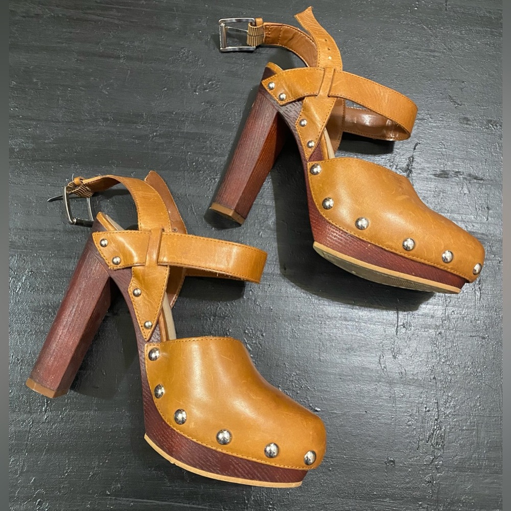 Vince Camuto: Gorgeous clogs- slingback